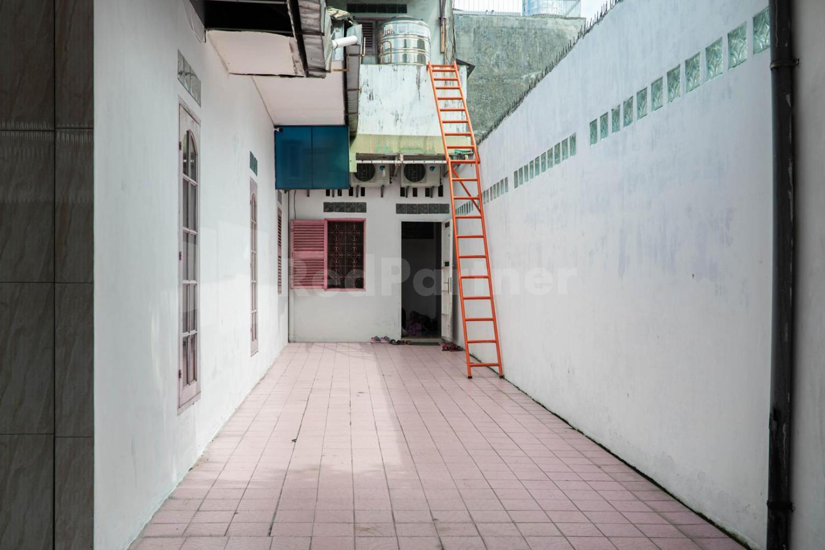 Asri Residence Near Jalan Iskandar Muda Medan Mitra Reddoorz Εξωτερικό φωτογραφία